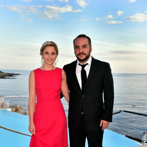 François-Xavier Demaison et sa compagne Anaïs participent au gala annuel de la Croix-Rouge française dans le cadre du prestigieux hôtel Eden Roc au Cap d'Antibes, le 3 juin 2016. © Bruno Bébert / Bestimage