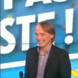 Erika Moulet dans un happening très osé dans TPMP le 3 juin 2016 sur D8.