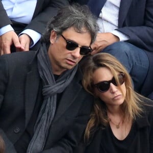 Laura Smet et son compagnon Raphaël dans les tribunes de la finale homme des internationaux de France de Roland Garros à Paris le 5 juin 2016. © Moreau-Jacovides / Bestimage