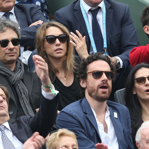 Laura Smet et son compagnon Raphaël, Marie Drucker et son compagnon Mathias Vicherat dans les tribunes de la finale homme des internationaux de France de Roland-Garros à Paris le 5 juin 2016. © Moreau-Jacovides / Bestimage