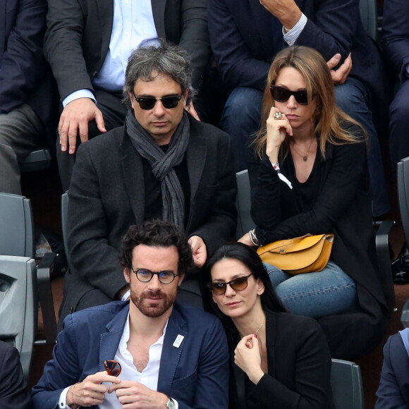 Laura Smet et son compagnon Raphaël dans les tribunes de la finale homme des internationaux de France de Roland Garros à Paris le 5 juin 2016. © Moreau-Jacovides / Bestimage