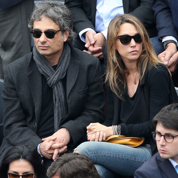 Laura Smet et son compagnon Raphaël dans les tribunes de la finale homme des internationaux de France de Roland Garros à Paris le 5 juin 2016. © Moreau-Jacovides / Bestimage