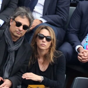 Laura Smet et son compagnon Raphaël dans les tribunes de la finale homme des internationaux de France de Roland Garros à Paris le 5 juin 2016. © Moreau-Jacovides / Bestimage