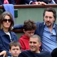 Guillaume Gallienne avec sa femme Amandine et leur fils Tado dans les tribunes de la finale homme des internationaux de France de Roland-Garros à Paris le 5 juin 2016. © Moreau-Jacovides / Bestimage