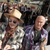 Johnny Depp signe des autographes à ses fans à la sortie du Grand Hôtel à Stockholm, le 31 mai 2016 où il a donné avec son groupe les Hollywood Vampires un concert la veille.
