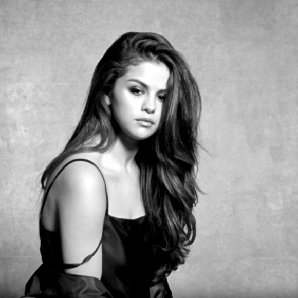 Selena Gomez est plus sensuelle que jamais dans son nouveau clip, Kill Em With Kindness. Image extraite d'une vidéo publiée sur Youtube, le 6 juin 2016