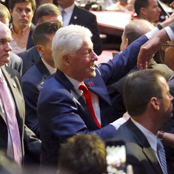 Hillary Clinton et Bill Clinton - Hillary Clinton a revendiqué mardi sa victoire aux primaires démocrates lors d'un discours lors du dernier Super Tuesday à Brooklyn, le 7 juin 2016. © Charles Guerin/Bestimage