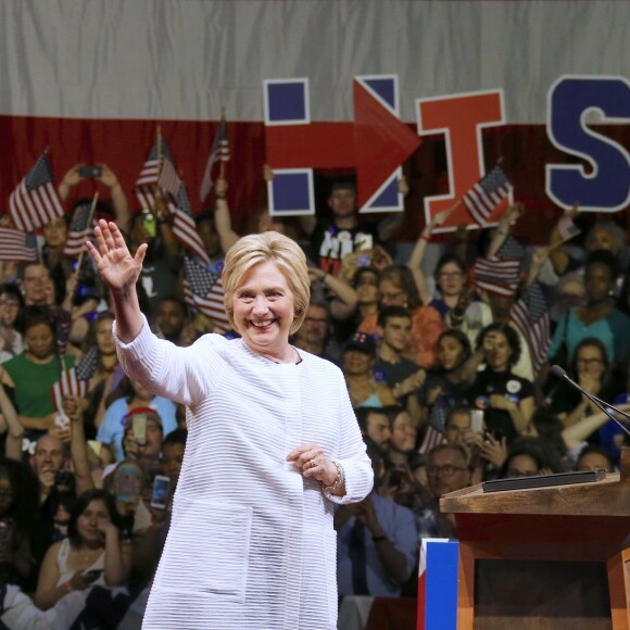 Hillary Clinton a revendiqué mardi sa victoire aux primaires démocrates lors d'un discours lors du dernier Super Tuesday à Brooklyn, le 7 juin 2016. © Charles Guerin/Bestimage