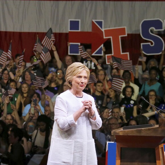 Hillary Clinton a revendiqué mardi sa victoire aux primaires démocrates lors d'un discours lors du dernier Super Tuesday à Brooklyn, le 7 juin 2016. © Charles Guerin/Bestimage