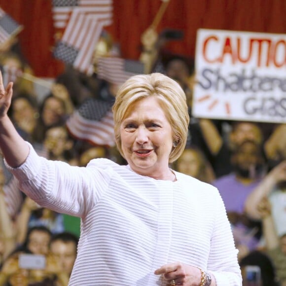 Hillary Clinton a revendiqué mardi sa victoire aux primaires démocrates lors d'un discours lors du dernier Super Tuesday à Brooklyn, le 7 juin 2016. © Charles Guerin/Bestimage