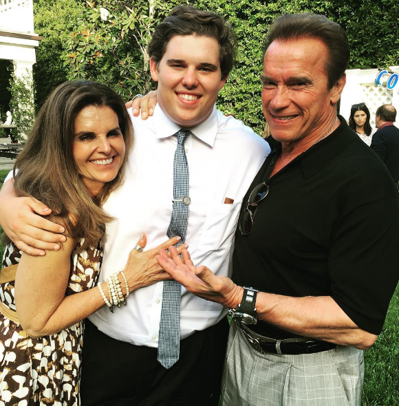 Christopher Schwarzenegger, le plus jeune fils de l'acteur Arnold Schwarzenegger, a reçu son diplôme de fin de lycée à Los Angeles, le 5 juin 2016. Il était entouré de son père et sa mère Maria Shriver.