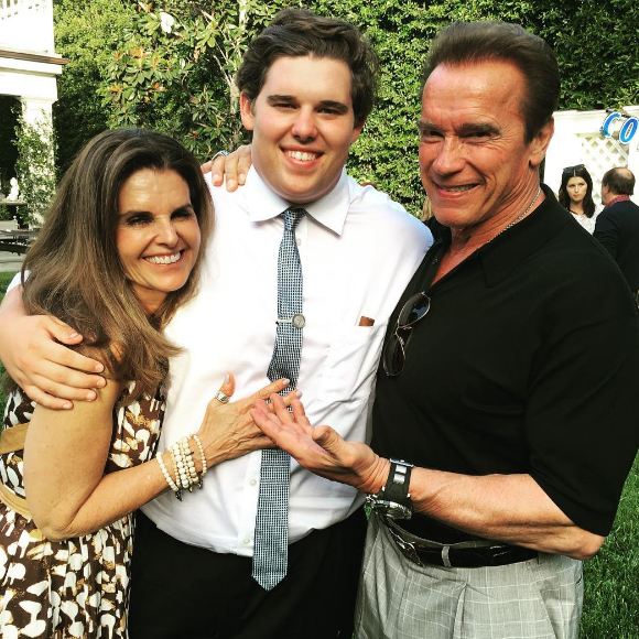 Christopher Schwarzenegger, le plus jeune fils de l'acteur Arnold Schwarzenegger, a reçu son diplôme de fin de lycée à Los Angeles, le 5 juin 2016. Il était entouré de son père et sa mère Maria Shriver.