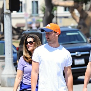 Patrick Schwarzenegger est allé déjeuner avec sa mère Maria Shriver et avec un ami à Los Angeles, le 2 juin 2016