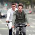 Exclusif - Patrick Schwarzenegger fait du vélo avec un ami à Santa Monica, le 19 mai 2016. © CPA/Bestimage