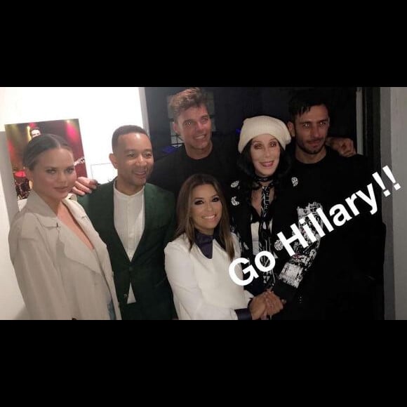 Cher avec Ricky Martin et son chéri, Eva Longoria, John Legend et sa femme. Le 6 juin 2016. Instagram