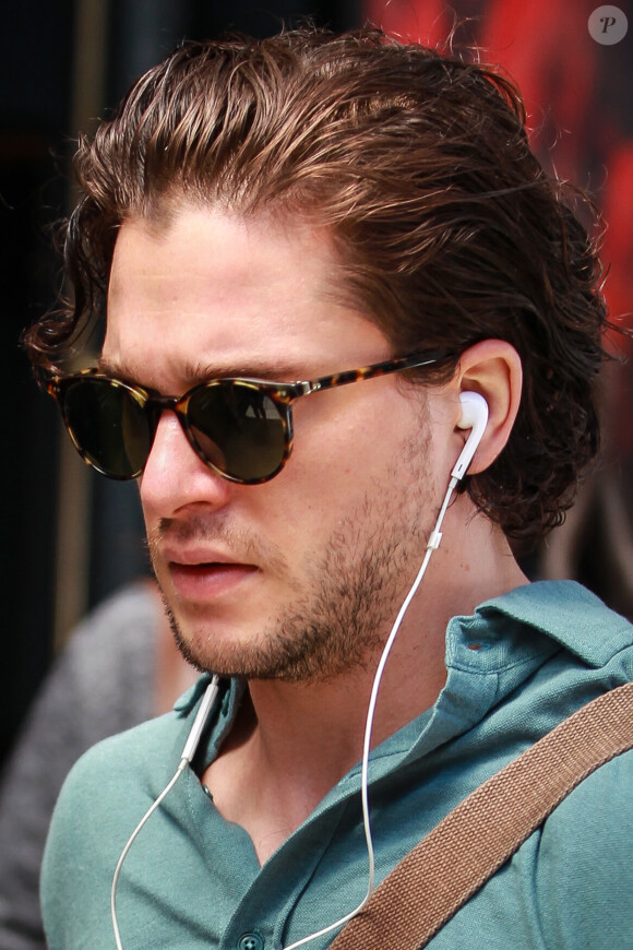 L'acteur Kit Harington (Game of Thrones) arrive au théâtre Duke of York à Londres le 9 juin 2016.