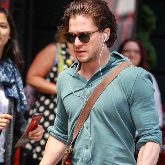 L'acteur Kit Harington (Game of Thrones) arrive au théâtre Duke of York à Londres le 9 juin 2016.