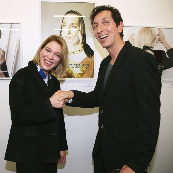 Léa Seydoux et Stéphane Foenkinos à l'exposition "55 Politiques" à l'Espace Dupin à Paris. L'exposition met à l'honneur 55 femmes engagées en politique de -51 avant J.C jusqu'à aujourd'hui. Paris le 9 juin 2016. © Marc Ausset-Lacroix/Bestimage