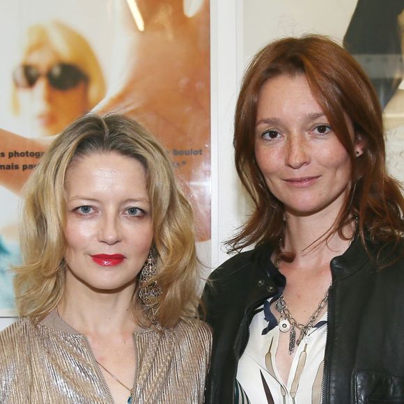 Audrey Marnay et Laure Marsac à l'exposition "55 Politiques" à l'Espace Dupin à Paris. L'exposition met à l'honneur 55 femmes engagées en politique de -51 avant J.C jusqu'à aujourd'hui. Paris le 9 juin 2016. © Marc Ausset-Lacroix/Bestimage