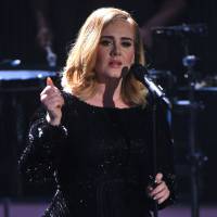 Adele : Glamour et drôle, la diva soulève Paris !