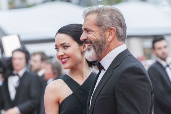 Mel Gibson et sa compagne Rosalind Ross - Montée des marches de la cérémonie de clôture du 69ème Festival International du Film de Cannes. Le 22 mai 2016. © Olivier Borde-Cyril Moreau/Bestimage