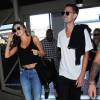 Miranda Kerr prend l'avion à l'aéroport de Los Angeles avec son nouveau petit-ami Evan Spiegel, le 12 août 2015.