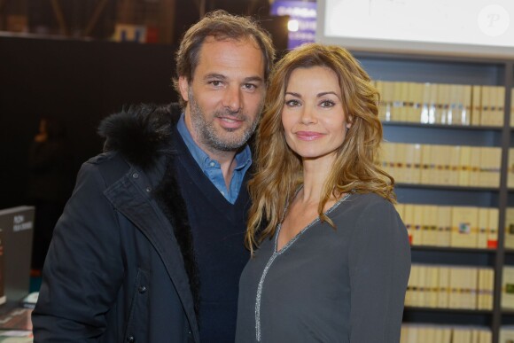 Ingrid Chauvin et son mari Thierry Peythieu au salon du livre à la porte de Versailles à Paris le 22 mars 2015.