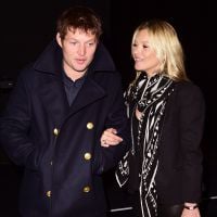 Kate Moss : Modeuse amoureuse à la Fashion Week de Londres