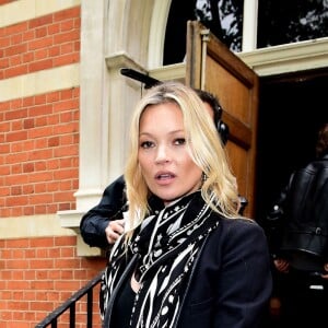 Kate Moss arrive à Invicta Plaza, lieu du défilé Coach. Londres, le 13 juin 2016.