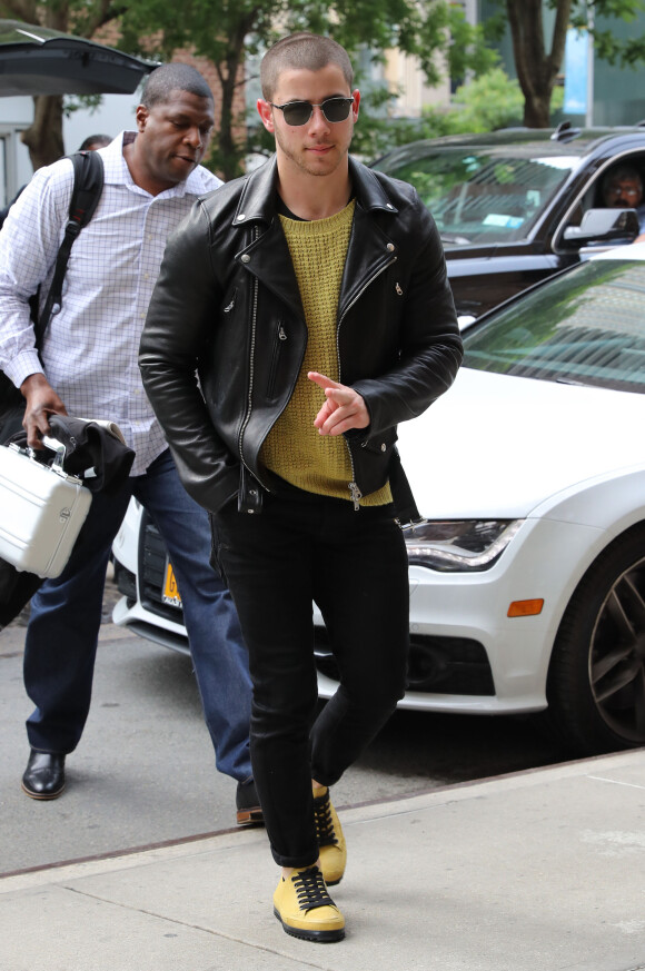 Nick Jonas devant son hôtel à New York, le 3 juin 2016