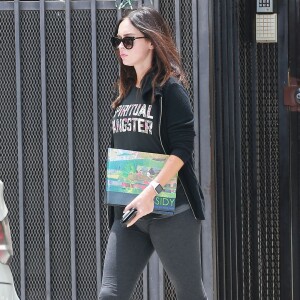 Exclusif - Megan Fox, enceinte, visite une amie à Los Angeles, le 14 juin 2016.