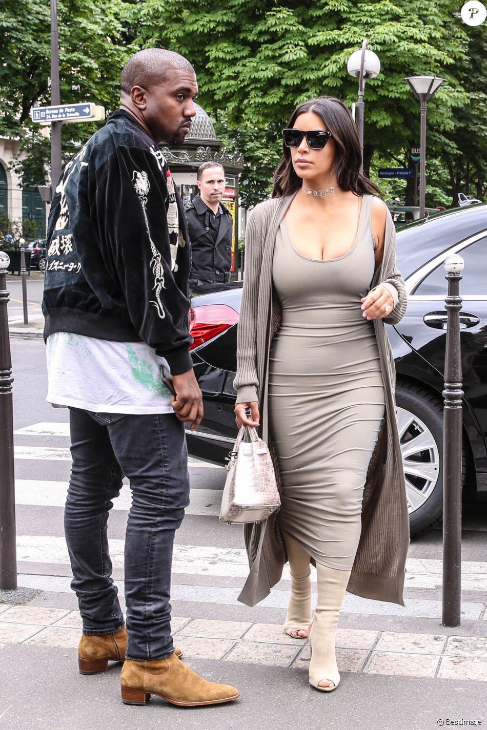 Kim Kardashian Et Son Mari Kanye West Arrivent à Laéroport De Roissy Charles De Gaulle Puis