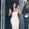 Kim Kardashian à la sortie d'un immeuble à Van Nuys, le 3 juin 2016  Reality star Kim Kardashian stops by a studio in Van Nuys, California on June 3, 201603/06/2016 - Van Nuys