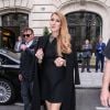 Céline Dion quitte l'hôtel Royal Monceau sous l'oeil amusé de ses jumeaux Eddy et Nelson à Paris le 15 juin 2016.