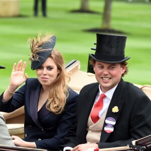 La princesse Beatrice d'York arrivant avec le prince Charles et Camilla Parker Bowles au Royal Ascot le 14 juin 2016.