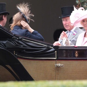 La princesse Beatrice d'York arrivant avec le prince Charles et Camilla Parker Bowles au Royal Ascot le 14 juin 2016.