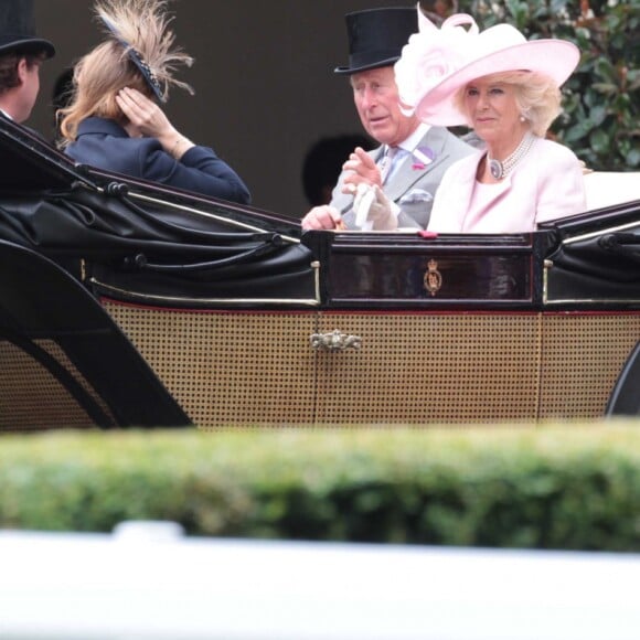 La princesse Beatrice d'York arrivant avec le prince Charles et Camilla Parker Bowles au Royal Ascot le 14 juin 2016.