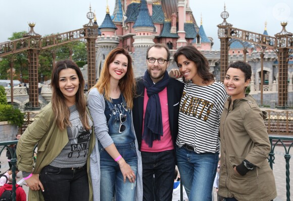 Exclusif - Laurie Cholewa, Hedia Charni, Karima Charni, Nicolas Rossignol (président de l'association) et Sandra Lou au concert des 10 ans de l'association "Tout le monde contre le cancer" à Disneyland Paris. Marne-la-Vallée, le 12 juin 2016. © Ausset Lacroix-Gorassini/Bestimage
