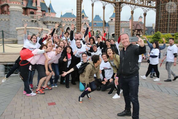 Exclusif - Laurie Cholewa, Hedia Charni, Karima Charni et Pascal Soetens (Pascal, le grand frère) au concert des 10 ans de l'association "Tout le monde contre le cancer" à Disneyland Paris. Marne-la-Vallée, le 12 juin 2016. © Ausset Lacroix-Gorassini/Bestimage