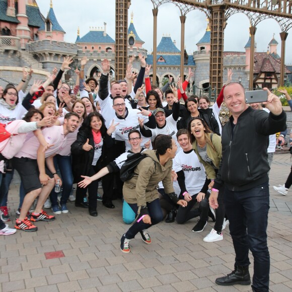 Exclusif - Laurie Cholewa, Hedia Charni, Karima Charni et Pascal Soetens (Pascal, le grand frère) au concert des 10 ans de l'association "Tout le monde contre le cancer" à Disneyland Paris. Marne-la-Vallée, le 12 juin 2016. © Ausset Lacroix-Gorassini/Bestimage