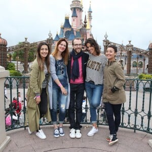 Exclusif - Laurie Cholewa, Hedia Charni, Karima Charni, Nicolas Rossignol (président de l'association) et Sandra Lou au concert des 10 ans de l'association "Tout le monde contre le cancer" à Disneyland Paris. Marne-la-Vallée, le 12 juin 2016. © Ausset Lacroix-Gorassini/Bestimage