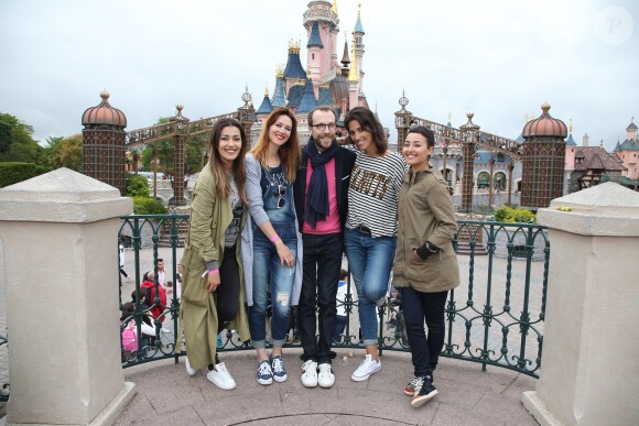 Exclusif - Laurie Cholewa, Hedia Charni, Karima Charni, Nicolas Rossignol (président de l'association) et Sandra Lou au concert des 10 ans de l'association "Tout le monde contre le cancer" à Disneyland Paris. Marne-la-Vallée, le 12 juin 2016. © Ausset Lacroix-Gorassini/Bestimage