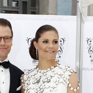 La princesse Victoria de Suède (en robe Ralph Lauren, bijoux de corps H&M, minaudière By Malene Birger) et le prince Daniel le 16 juin 2016 à la Maison des concerts de Stockholm pour la cérémonie du Polar Music Prize, qui a consacré Cecilia Bartoli (catégorie musicien classique) et Max Martin (catégorie musicien contemporain).