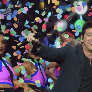 Exclusif - Slimane, à gauche, et Patrick Bruel lors de l'émission de télévision pour TF1 "La Chanson de l'Année 2016" à Nîmes le 17 juin 2016. © Bruno Bebert / Bestimage