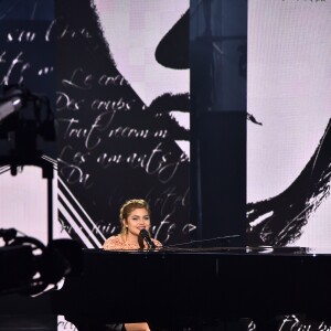 Exclusif - Louane Emera lors de l'émission de télévision pour TF1 "La Chanson de l'Année 2016" à Nîmes le 17 juin 2016. © Bruno Bebert / Bestimage