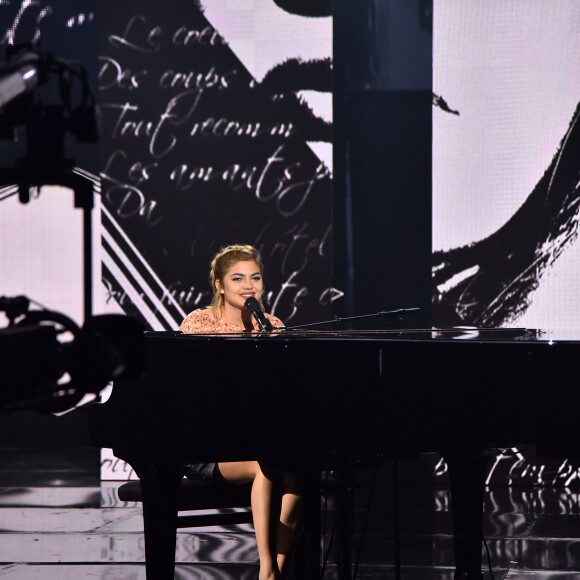 Exclusif - Louane Emera lors de l'émission de télévision pour TF1 "La Chanson de l'Année 2016" à Nîmes le 17 juin 2016. © Bruno Bebert / Bestimage