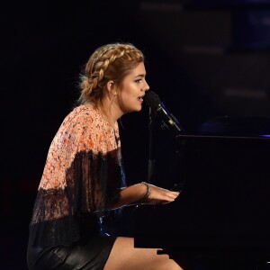 Exclusif - Louane Emera lors de l'émission de télévision pour TF1 "La Chanson de l'Année 2016" à Nîmes le 17 juin 2016. © Bruno Bebert / Bestimage