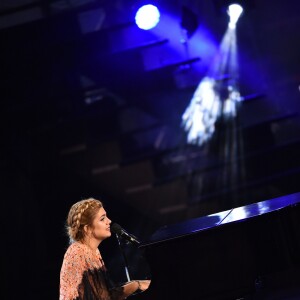 Exclusif - Louane Emera lors de l'émission de télévision pour TF1 "La Chanson de l'Année 2016" à Nîmes le 17 juin 2016. © Bruno Bebert / Bestimage