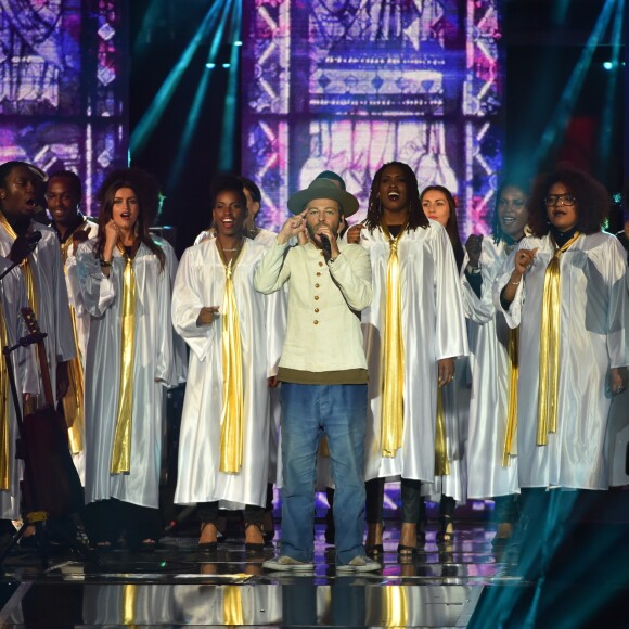 lors de l'émission de télévision pour TF1 "La Chanson de l'Année 2016" à Nîmes le 17 juin 2016. © Bruno Bebert / Bestimage