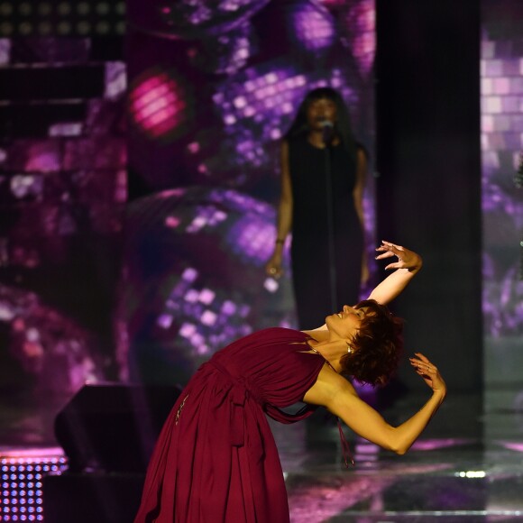 Exclusif - Fauve Hautot lors de l'émission de télévision pour TF1 "La Chanson de l'Année 2016" à Nîmes le 17 juin 2016. © Bruno Bebert / Bestimage